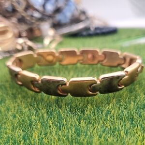 2 Tone Vintage Elegant Estate Bracelet B3328
